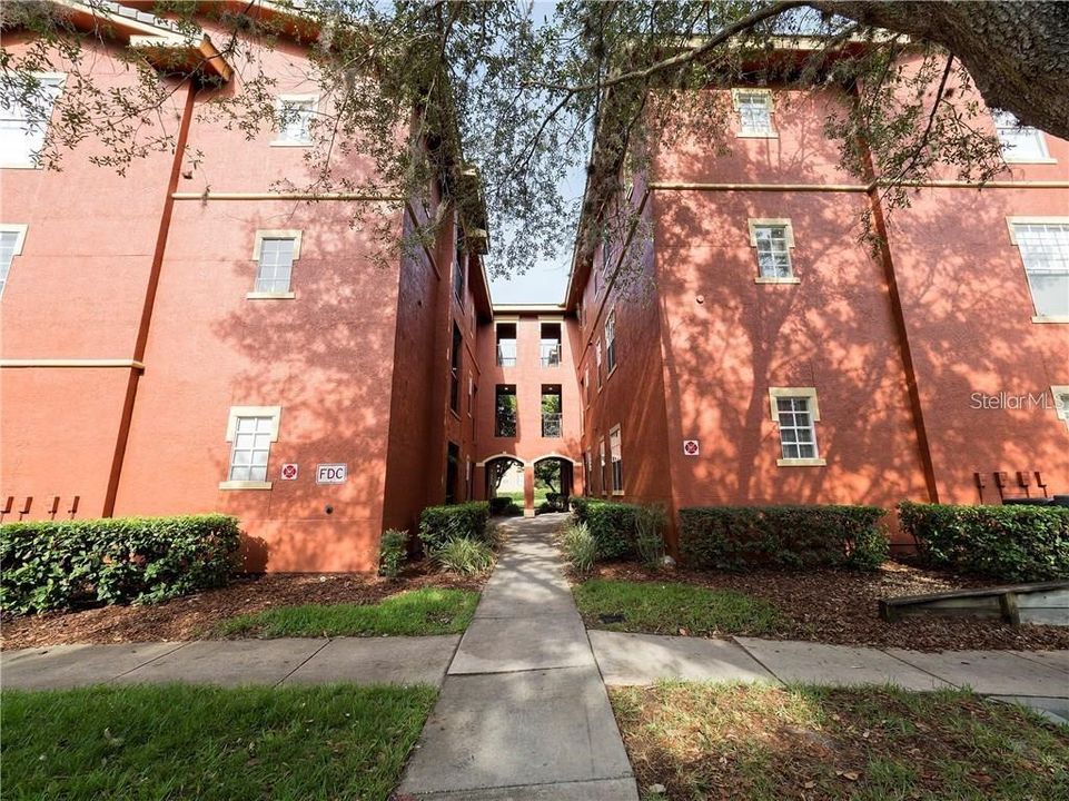 Recently Sold: $125,000 (1 beds, 1 baths, 837 Square Feet)