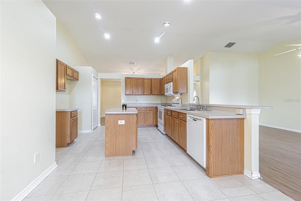 For Sale: $539,500 (3 beds, 2 baths, 1874 Square Feet)