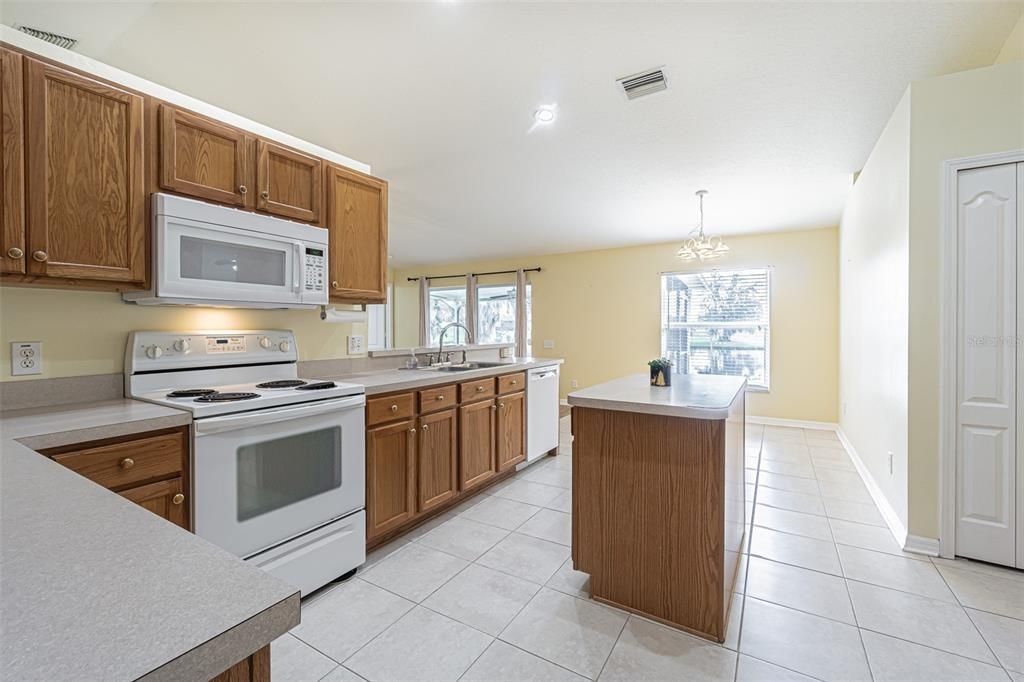 For Sale: $539,500 (3 beds, 2 baths, 1874 Square Feet)