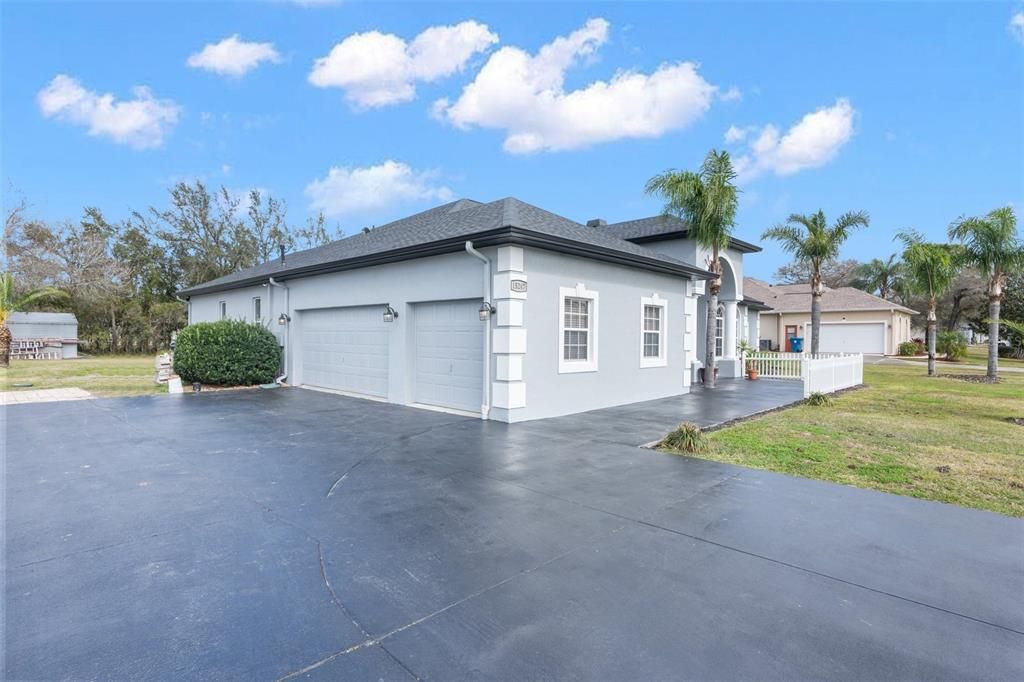 For Sale: $569,900 (4 beds, 2 baths, 2338 Square Feet)