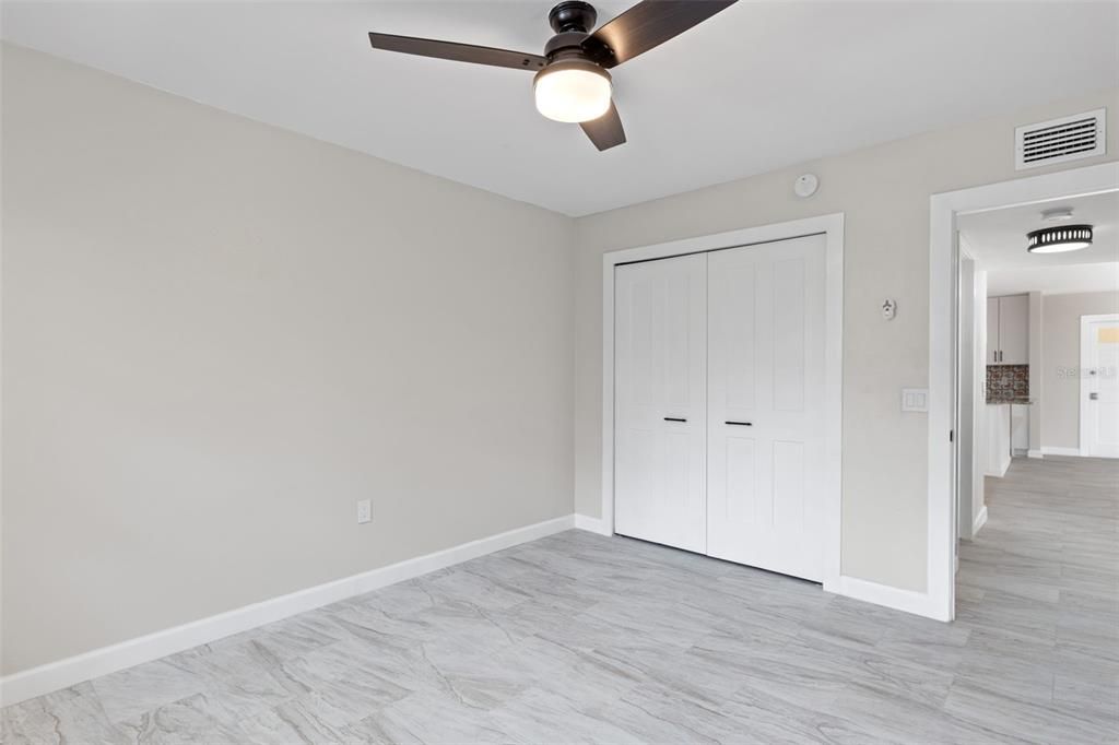 For Sale: $220,000 (2 beds, 2 baths, 956 Square Feet)