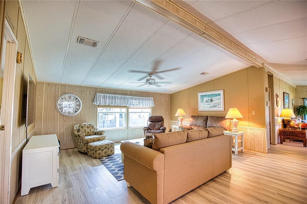 Activo con contrato: $125,000 (2 camas, 2 baños, 1352 Pies cuadrados)