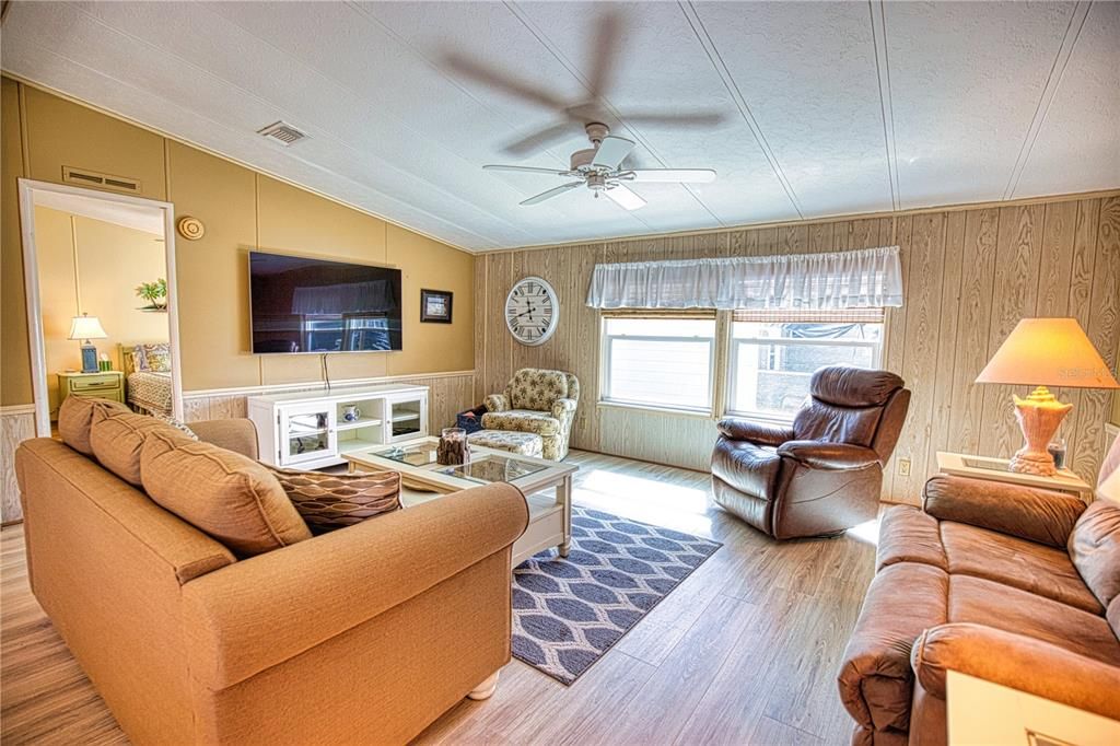 Activo con contrato: $125,000 (2 camas, 2 baños, 1352 Pies cuadrados)