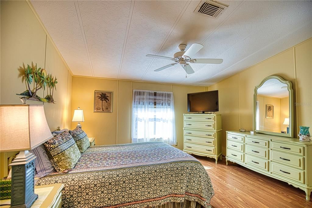 Activo con contrato: $125,000 (2 camas, 2 baños, 1352 Pies cuadrados)