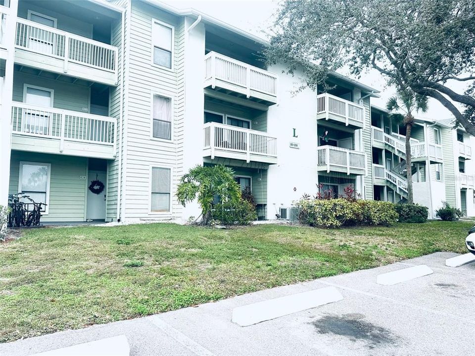 For Rent: $1,395 (2 beds, 2 baths, 898 Square Feet)