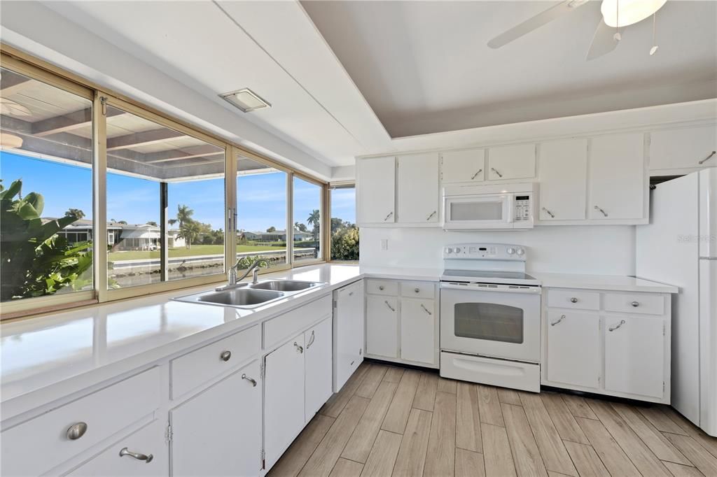 For Sale: $399,900 (3 beds, 2 baths, 1182 Square Feet)