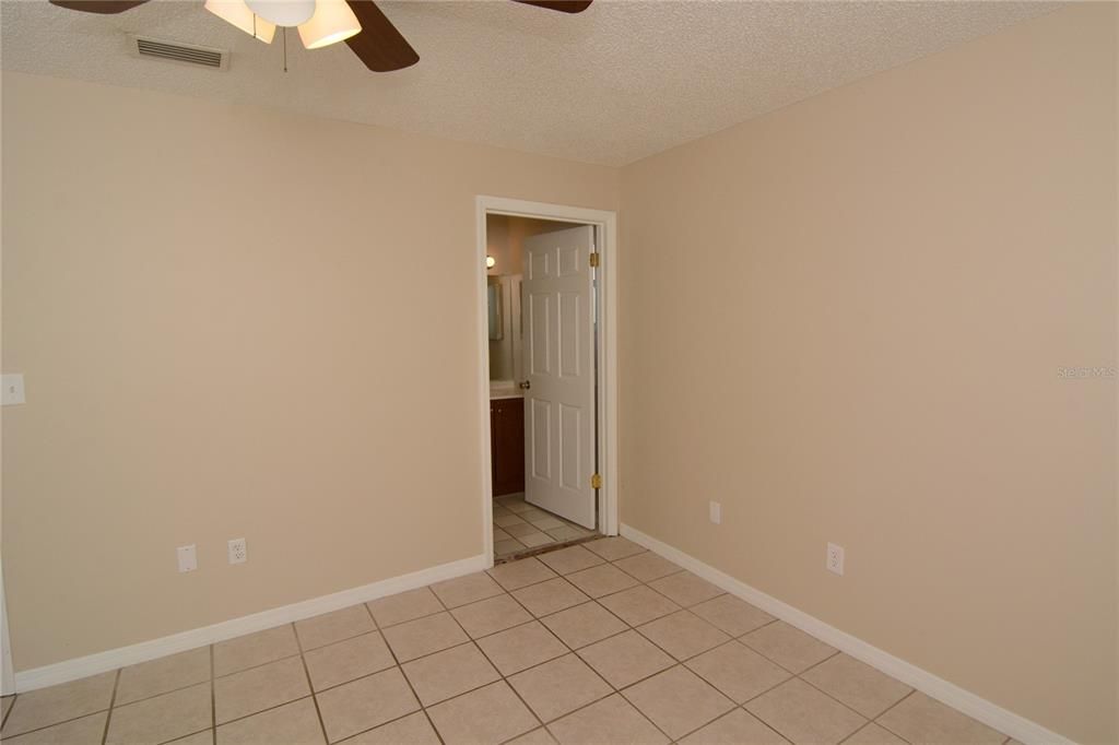 For Sale: $284,900 (2 beds, 2 baths, 1186 Square Feet)