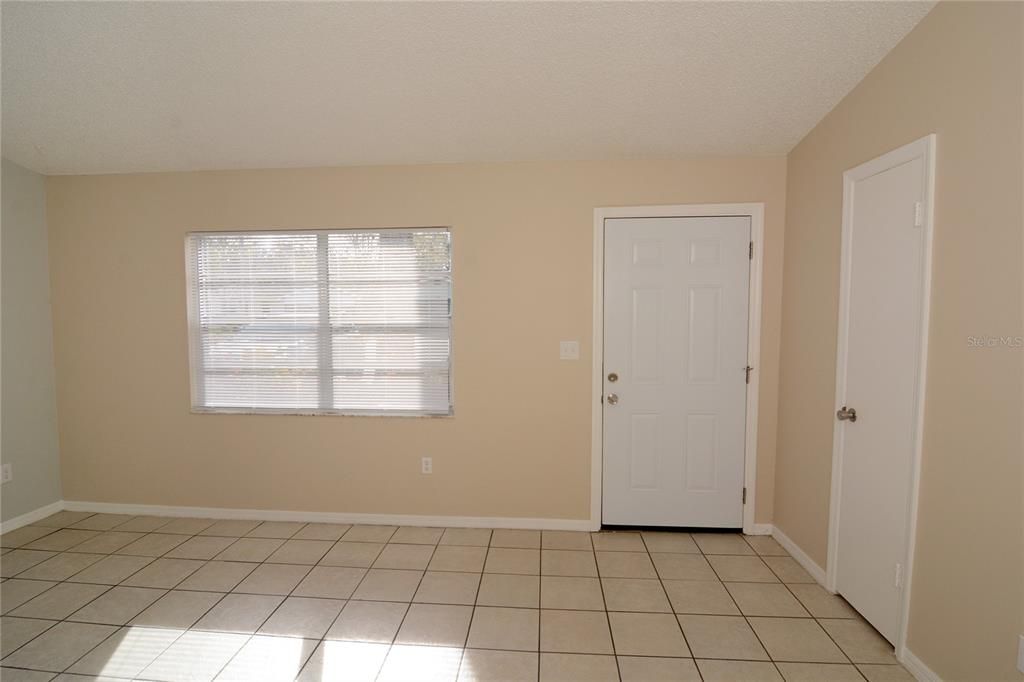 For Sale: $284,900 (2 beds, 2 baths, 1186 Square Feet)