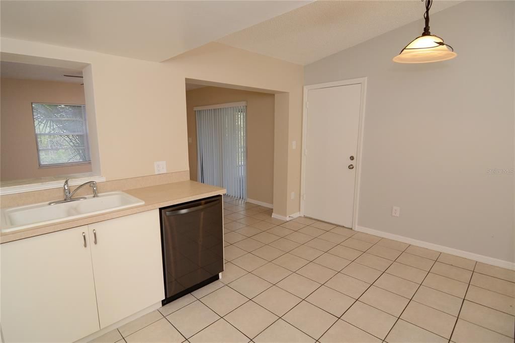 For Sale: $284,900 (2 beds, 2 baths, 1186 Square Feet)