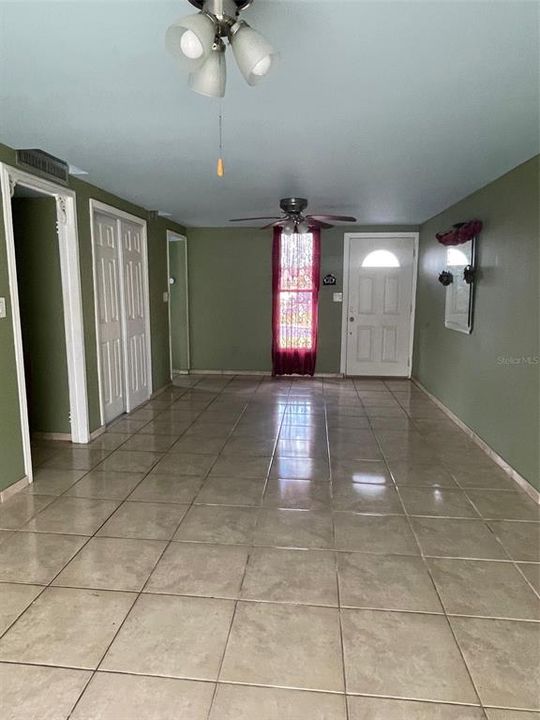 For Sale: $129,000 (2 beds, 1 baths, 888 Square Feet)