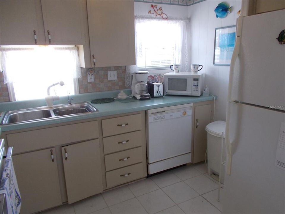 For Sale: $159,000 (2 beds, 1 baths, 800 Square Feet)