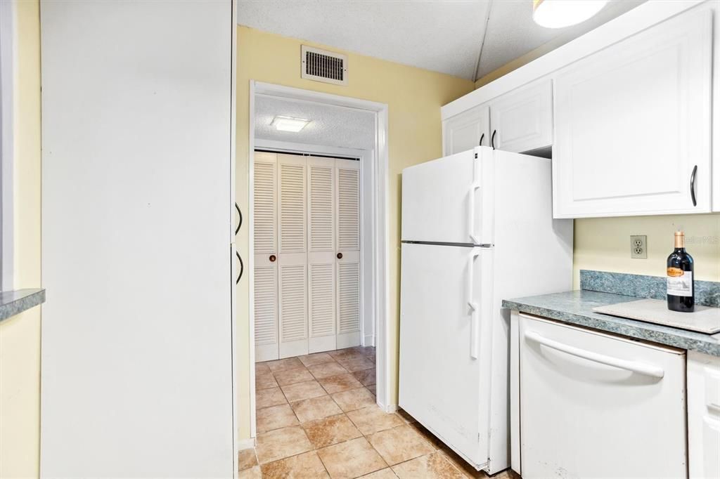 For Sale: $425,000 (2 beds, 2 baths, 1275 Square Feet)