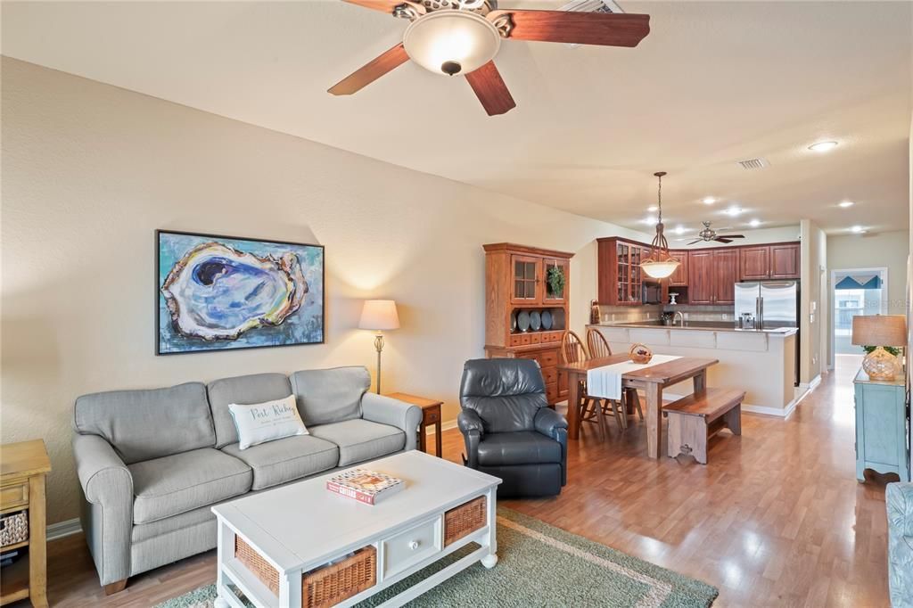 Active With Contract: $424,900 (3 beds, 2 baths, 1958 Square Feet)