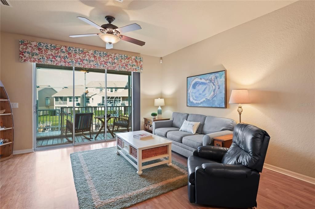 Active With Contract: $424,900 (3 beds, 2 baths, 1958 Square Feet)