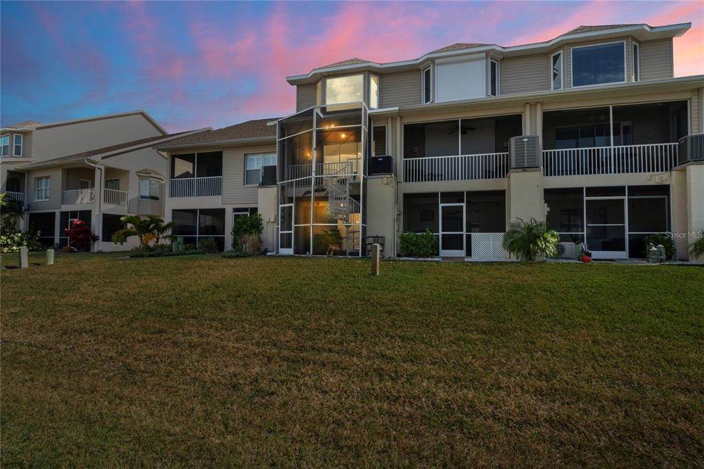 Active With Contract: $424,900 (3 beds, 2 baths, 1958 Square Feet)