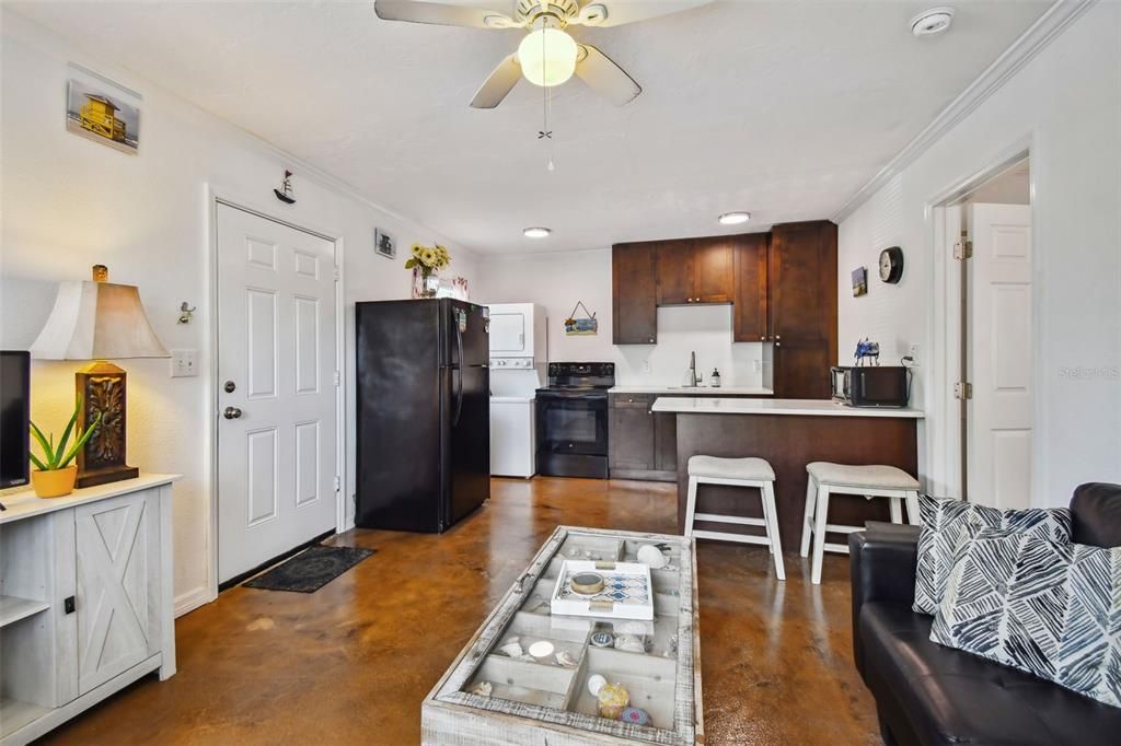 For Rent: $2,000 (1 beds, 1 baths, 565 Square Feet)