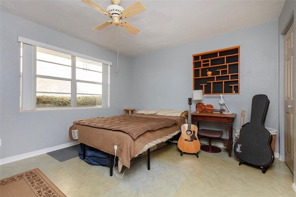 Active With Contract: $345,000 (2 beds, 1 baths, 1254 Square Feet)