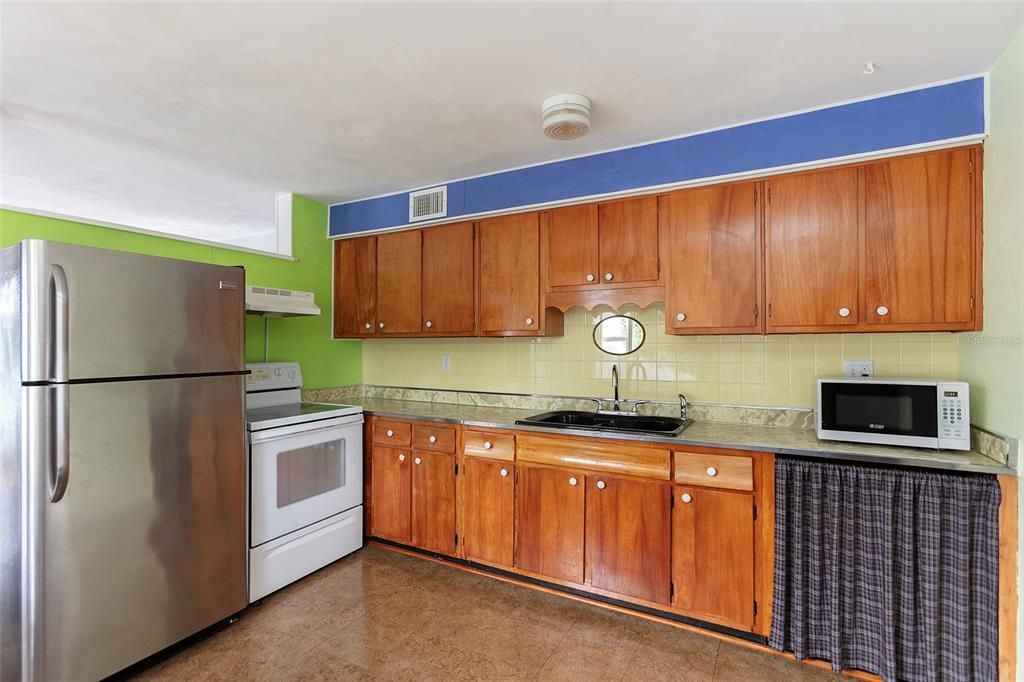 Active With Contract: $345,000 (2 beds, 1 baths, 1254 Square Feet)