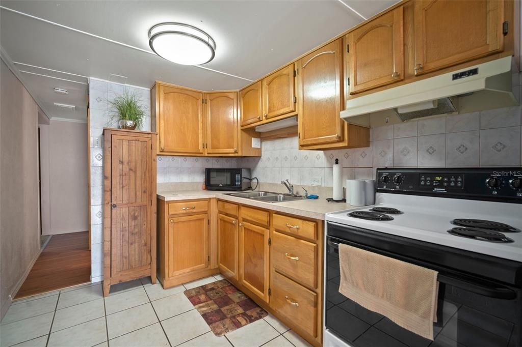 For Sale: $115,000 (2 beds, 2 baths, 788 Square Feet)