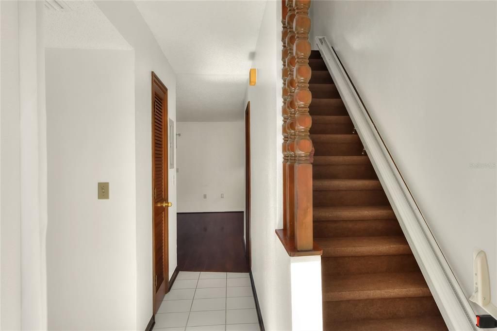 Active With Contract: $179,900 (2 beds, 1 baths, 930 Square Feet)