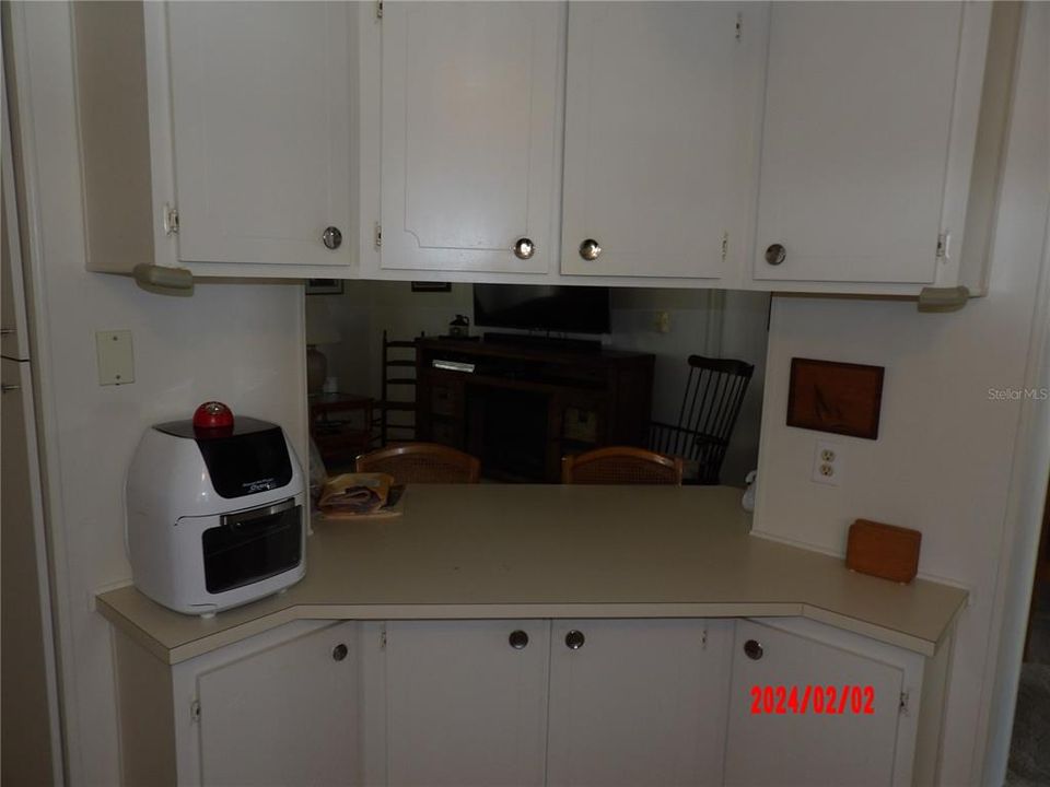 Breakfast Bar with extra cabinets