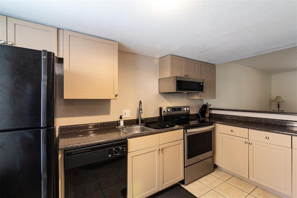 Recently Sold: $138,000 (1 beds, 1 baths, 760 Square Feet)