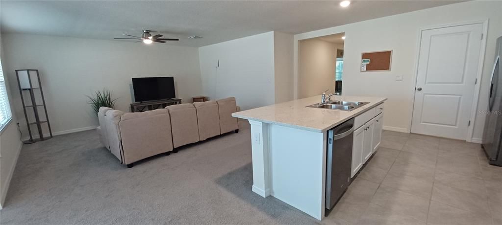 For Rent: $2,400 (3 beds, 2 baths, 1619 Square Feet)