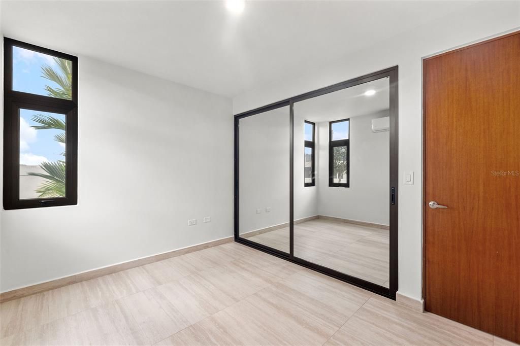 Vendido Recientemente: $1,399,000 (5 camas, 4 baños, 3854 Pies cuadrados)