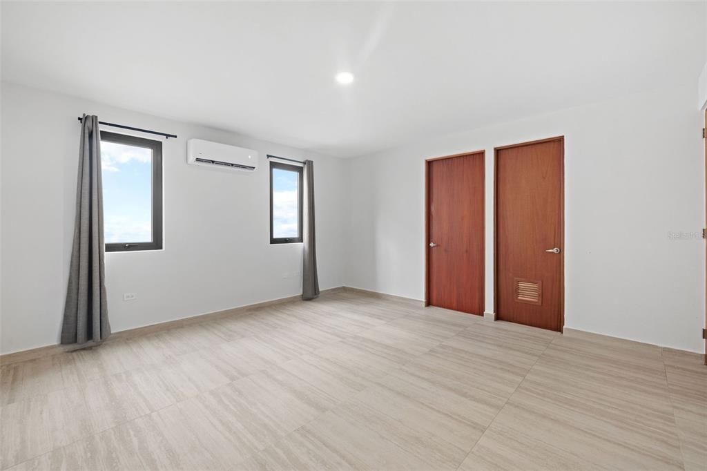 Vendido Recientemente: $1,399,000 (5 camas, 4 baños, 3854 Pies cuadrados)