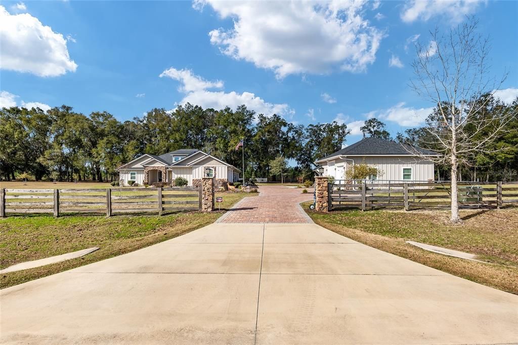 Recently Sold: $800,000 (4 beds, 3 baths, 2606 Square Feet)