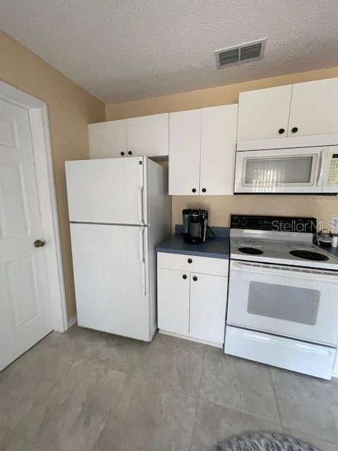 Recently Rented: $2,200 (2 beds, 2 baths, 999 Square Feet)