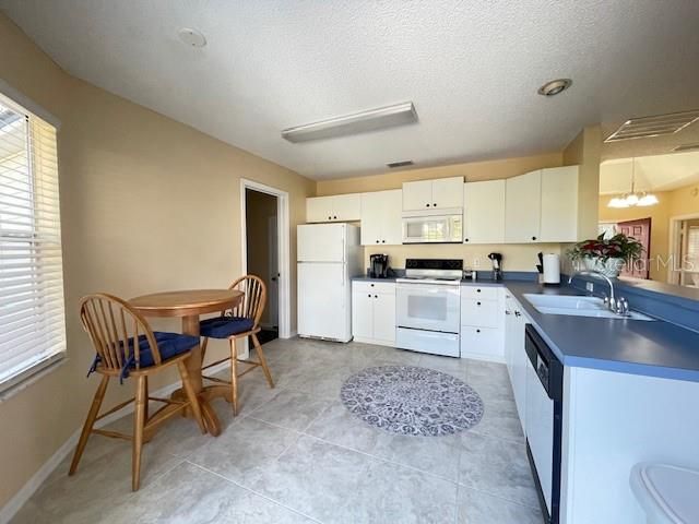 Recently Rented: $2,200 (2 beds, 2 baths, 999 Square Feet)