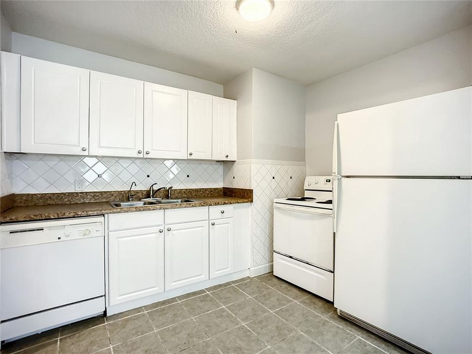 For Rent: $1,900 (3 beds, 1 baths, 1553 Square Feet)