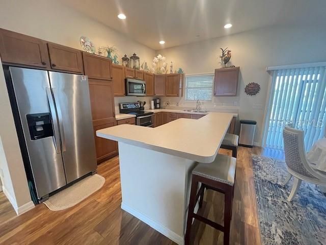 Recently Rented: $2,300 (3 beds, 2 baths, 1561 Square Feet)