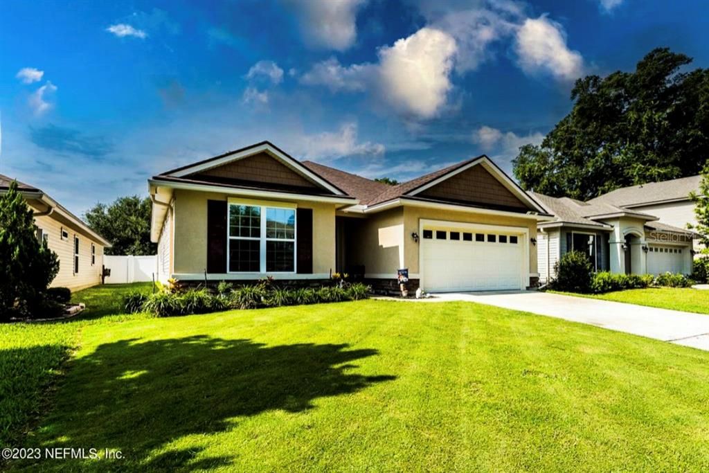 Recently Sold: $349,900 (3 beds, 2 baths, 1800 Square Feet)