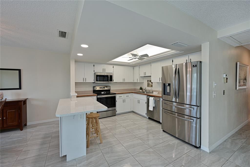 Active With Contract: $345,000 (2 beds, 2 baths, 1287 Square Feet)