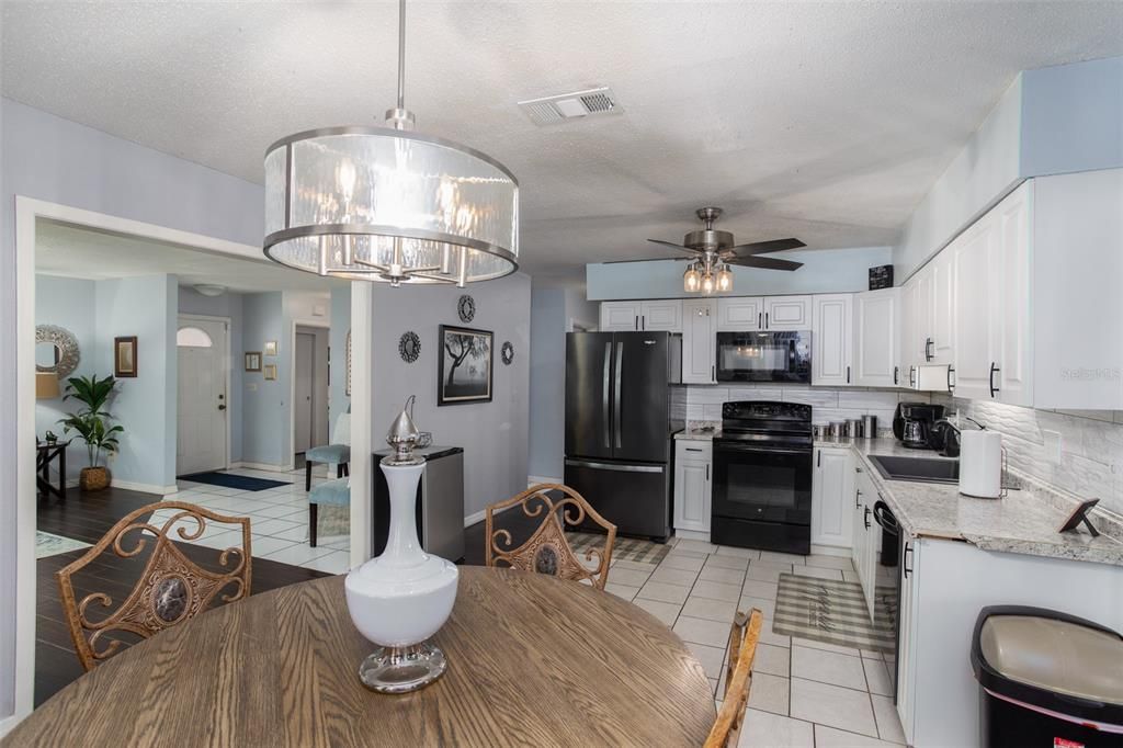 Active With Contract: $305,000 (3 beds, 2 baths, 1656 Square Feet)