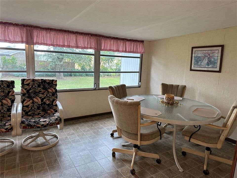 Active With Contract: $117,500 (2 beds, 2 baths, 720 Square Feet)