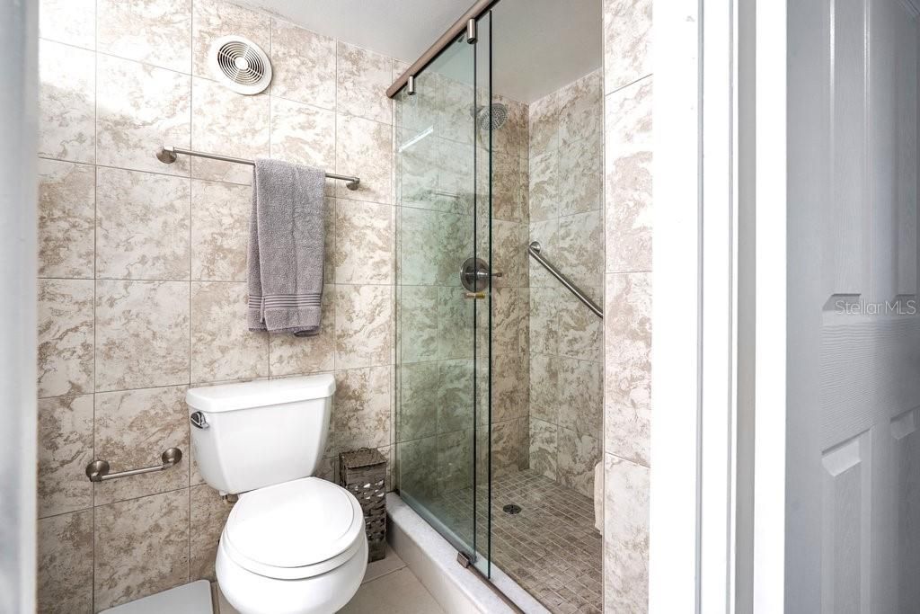 Bath with upgraded glass shower door