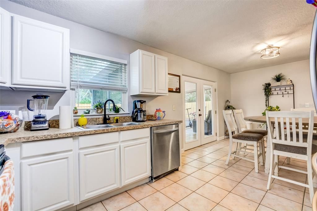 Active With Contract: $285,900 (3 beds, 2 baths, 1242 Square Feet)