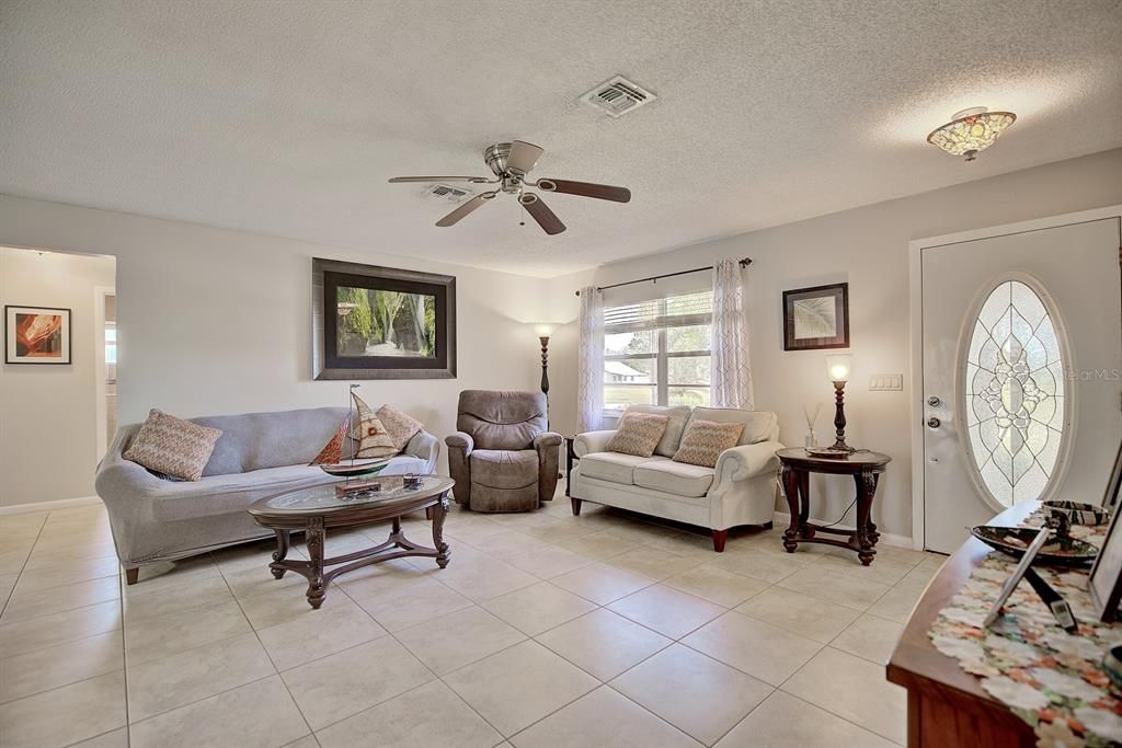 Active With Contract: $309,000 (3 beds, 3 baths, 1684 Square Feet)