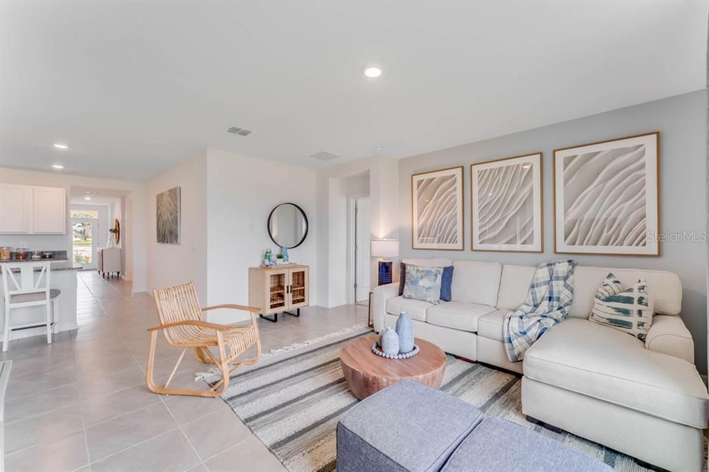 Active With Contract: $411,870 (4 beds, 2 baths, 1828 Square Feet)