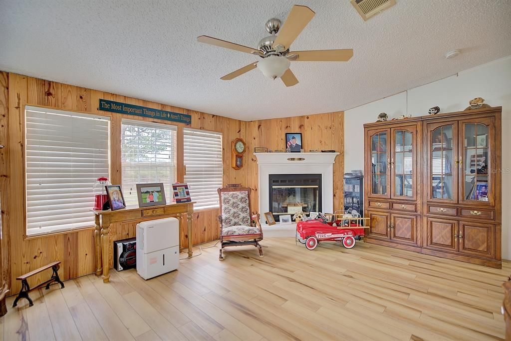 Recently Sold: $275,000 (3 beds, 2 baths, 1665 Square Feet)