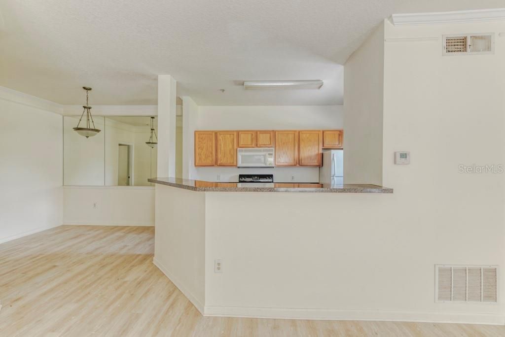 For Sale: $189,000 (1 beds, 1 baths, 794 Square Feet)