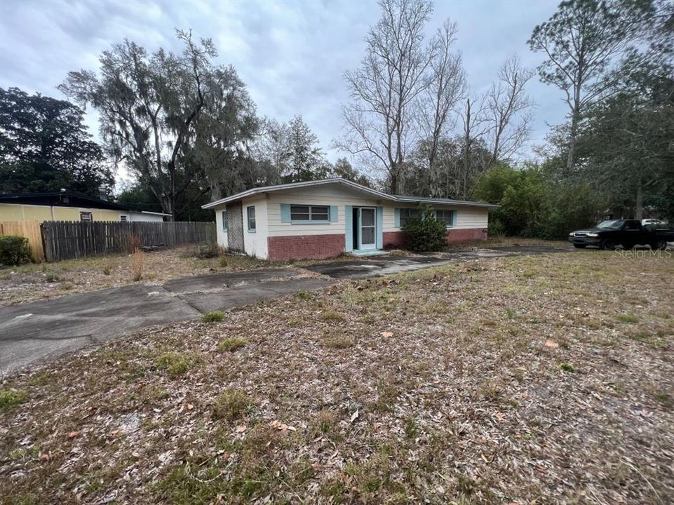 Recently Sold: $114,900 (2 beds, 1 baths, 904 Square Feet)