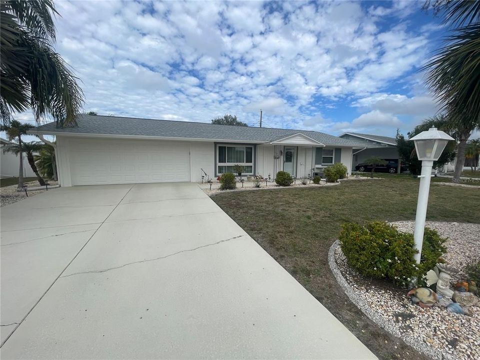 Recently Sold: $249,900 (2 beds, 1 baths, 981 Square Feet)