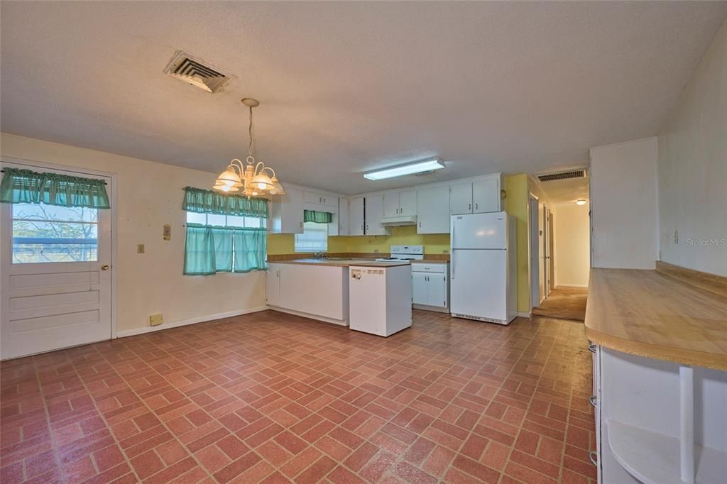 Kitchen/Dining Room