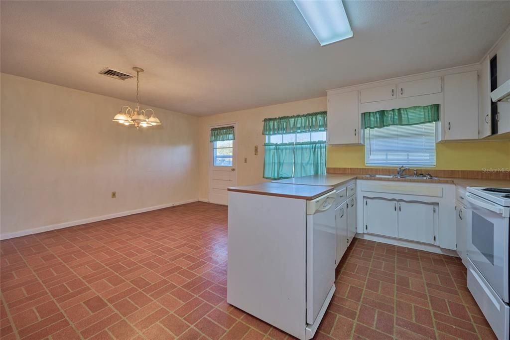 Kitchen/Dining Room