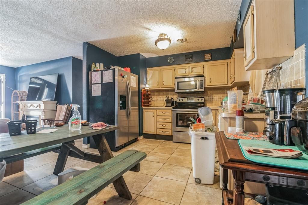 Active With Contract: $189,900 (4 beds, 2 baths, 1605 Square Feet)