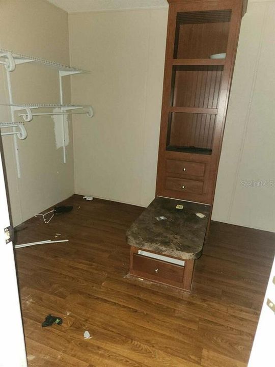 Vendido Recientemente: $159,500 (4 camas, 2 baños, 2356 Pies cuadrados)